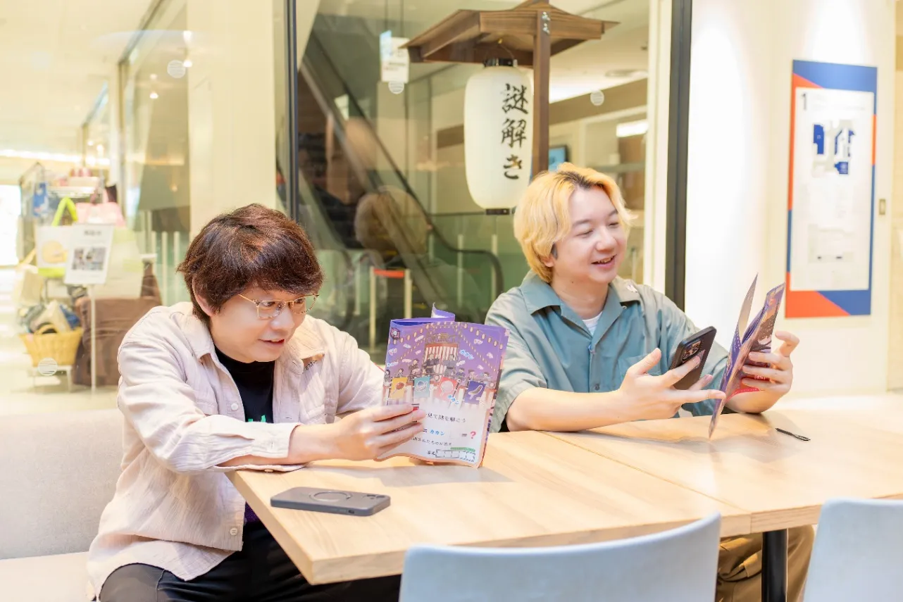 ▲最後の問題を解いた瞬間、「おしゃれ」（小宮さん）、「面白い！」（相田さん）と感嘆の声をあげる二人。