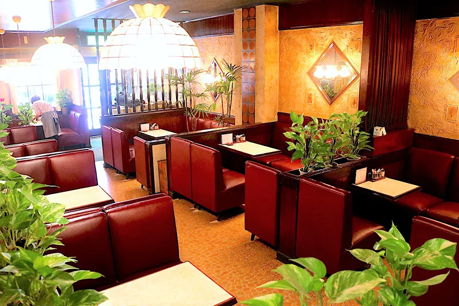 銅版で焼く極厚ホットケーキが話題！錦糸町のレトロ喫茶「ニット」へ