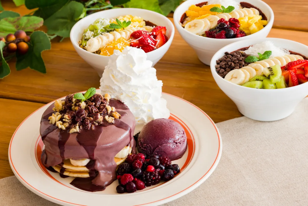 アサイーパンケーキが「Eggs 'n Things」から登場！3種のアサイーボウルも