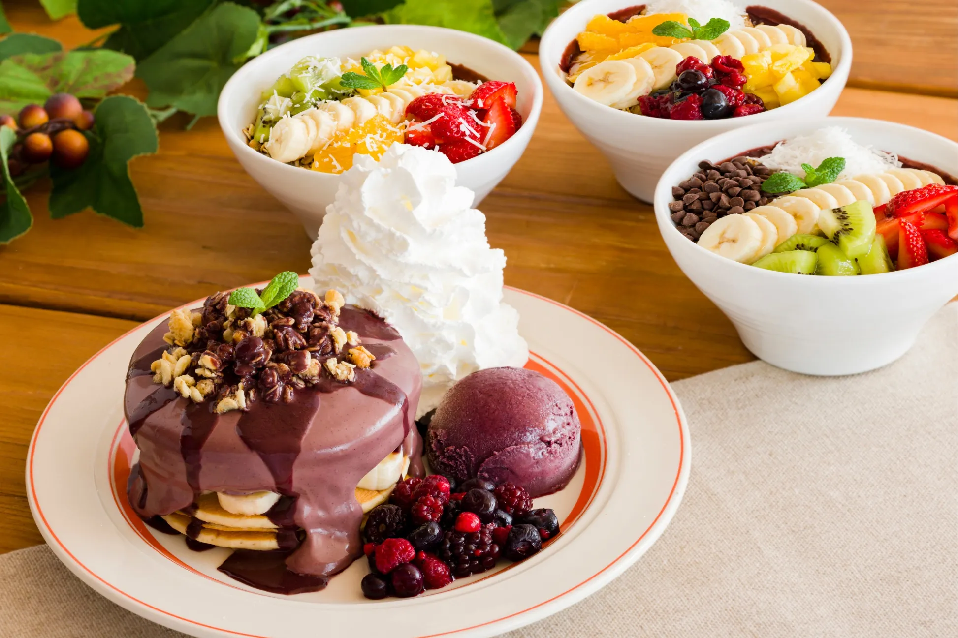 アサイーパンケーキが「Eggs 'n Things」から登場！3種のアサイーボウルも