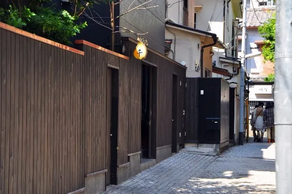 神楽坂で散歩したい「裏路地」5選
