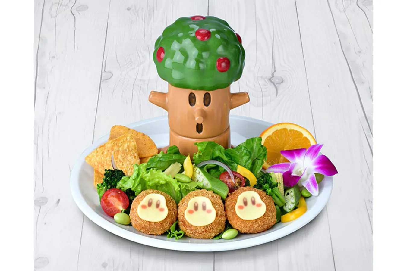 ▲「ワドワドワドルディのなかよしライスコロッケ」（1,848円）。夏野菜のサラダと一緒にワンプレートで提供