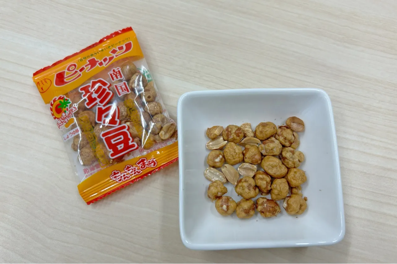 ▲大阪屋製菓「雀の学校・珍々豆」