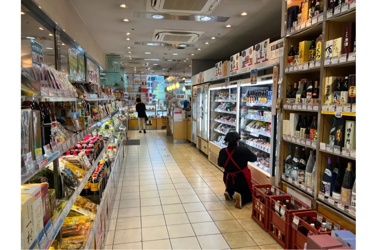 ▲1F食品売場（さつまいもの館）