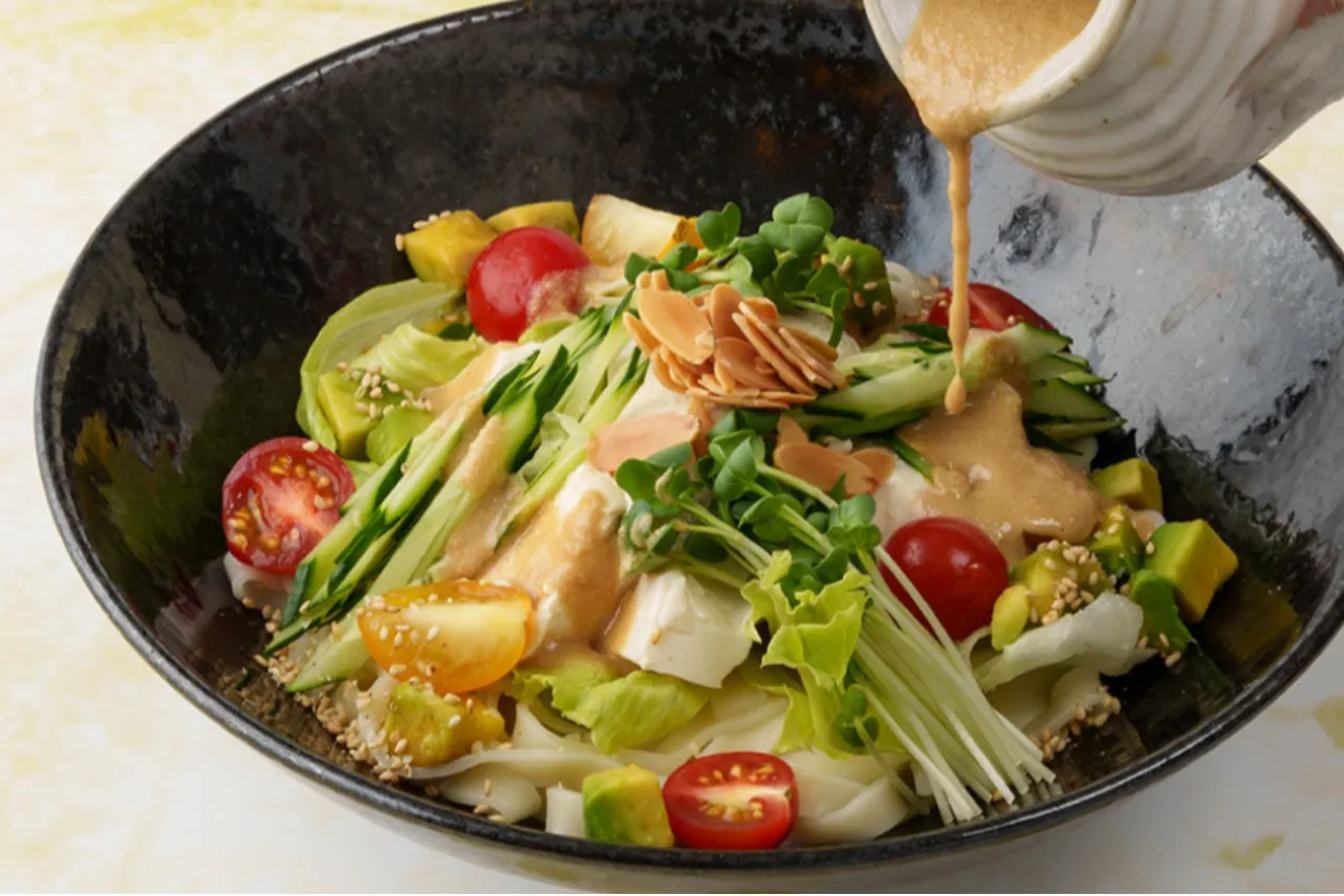 ▲「豆腐と彩り野菜のサラダきしめん」