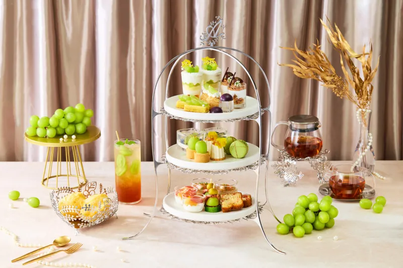 【アニヴェルセルカフェ 表参道】“大粒シャインマスカット”のアフタヌーンティーが登場！