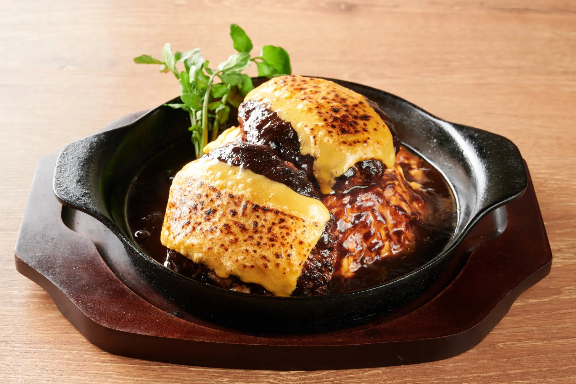 肉オムライス専門店「肉とたまご」の新店が日本橋にオープン