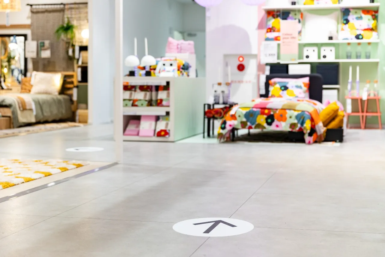 ▲都市型店舗でありながら、大型店舗でお馴染みのショッピングの順路を示すレイアウトが新たに導入されました