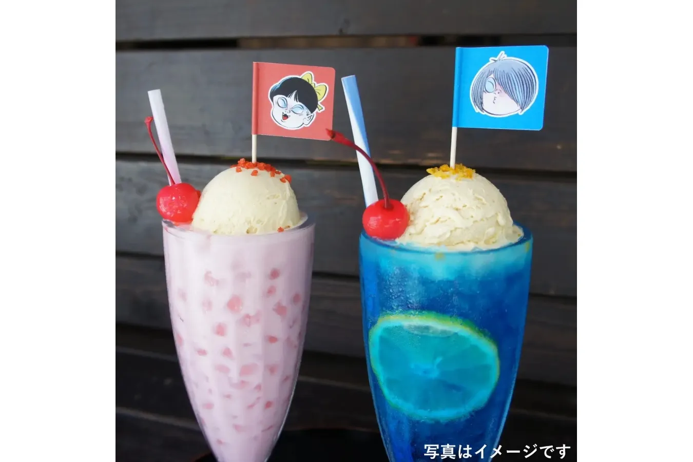 ▲左から「ねこ娘いちごミルクフロート」「鬼太郎レモンソーダフロート」(C)⽔⽊プロダクション