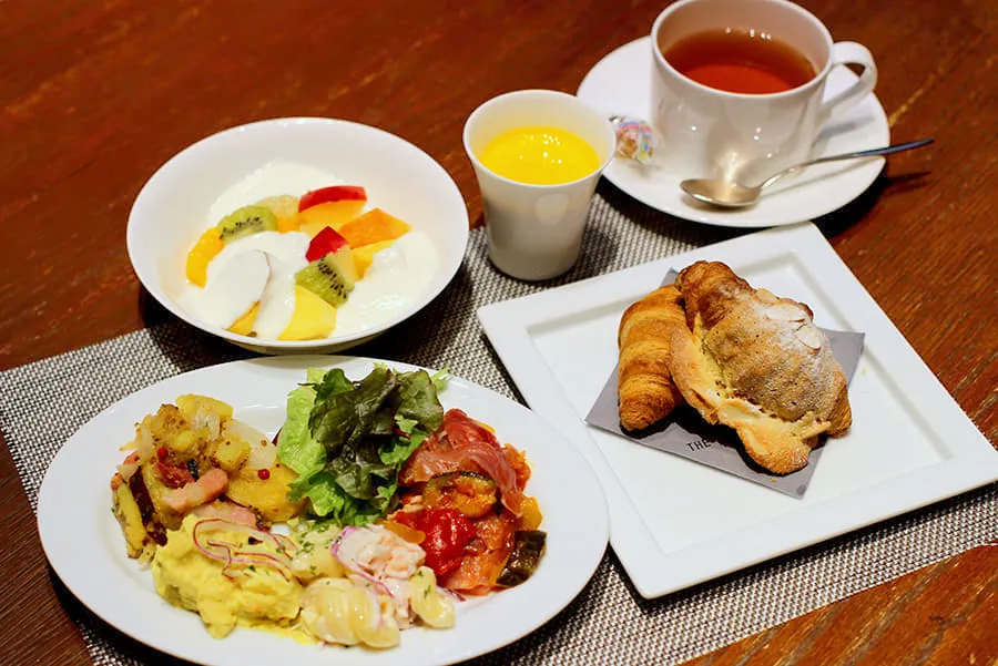 【白金台】1,000円でサラダ＆スイーツ食べ放題のモーニング