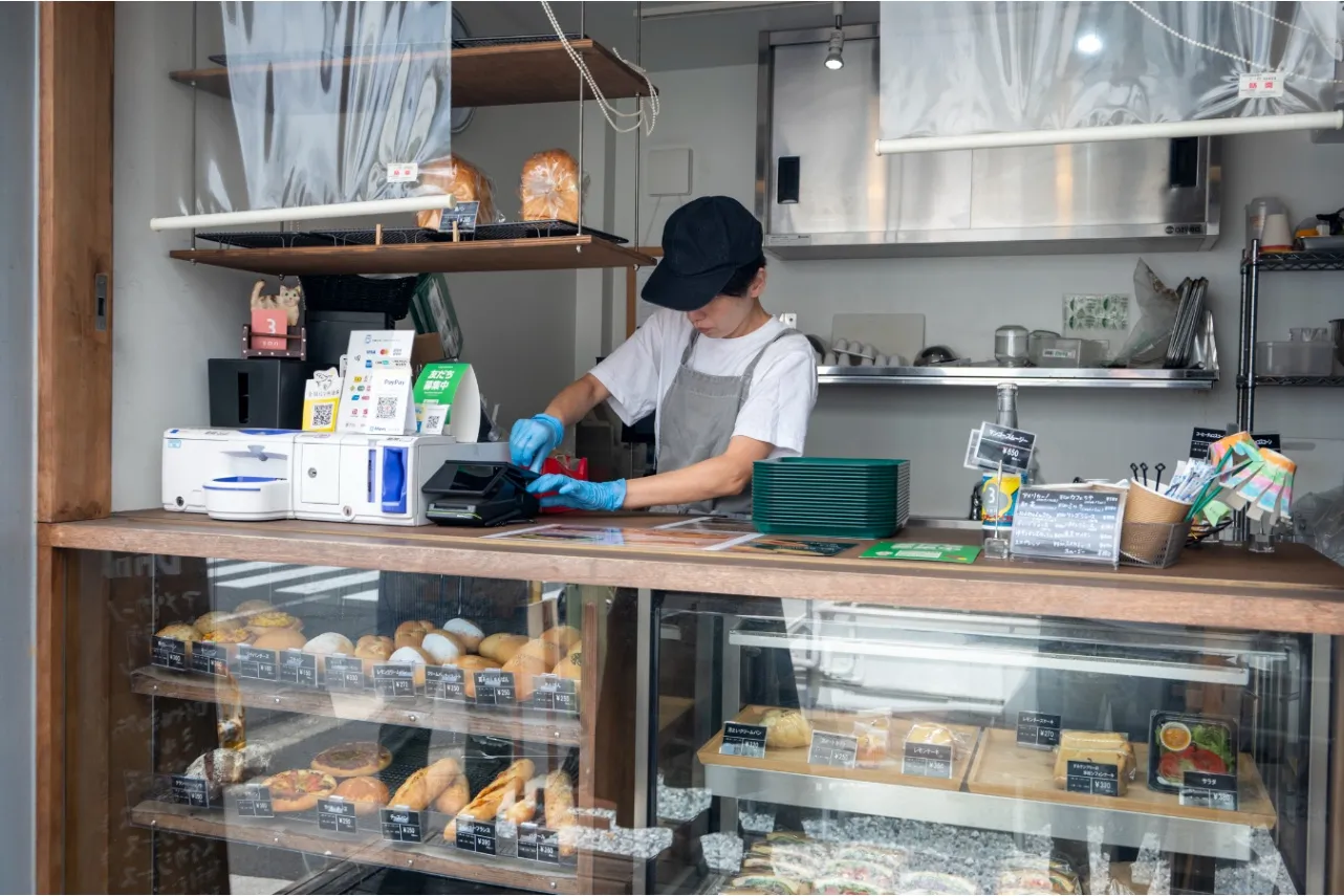 飲食店業務用レンジフードステンレス製サンドイッチパン屋さんでの使用