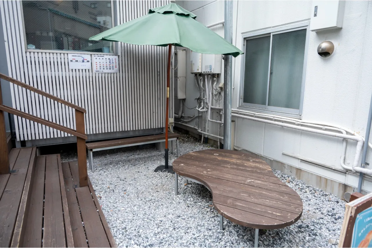 ベンチでイートインも可能