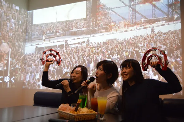 ライブ感半端ない！ 女子会もめちゃ盛り上がる最新カラオケ事情