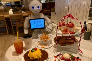 「Pepper PARLOR」で人型ロボットと戯れてアフタヌーンティーも食してきた【ソロ活】