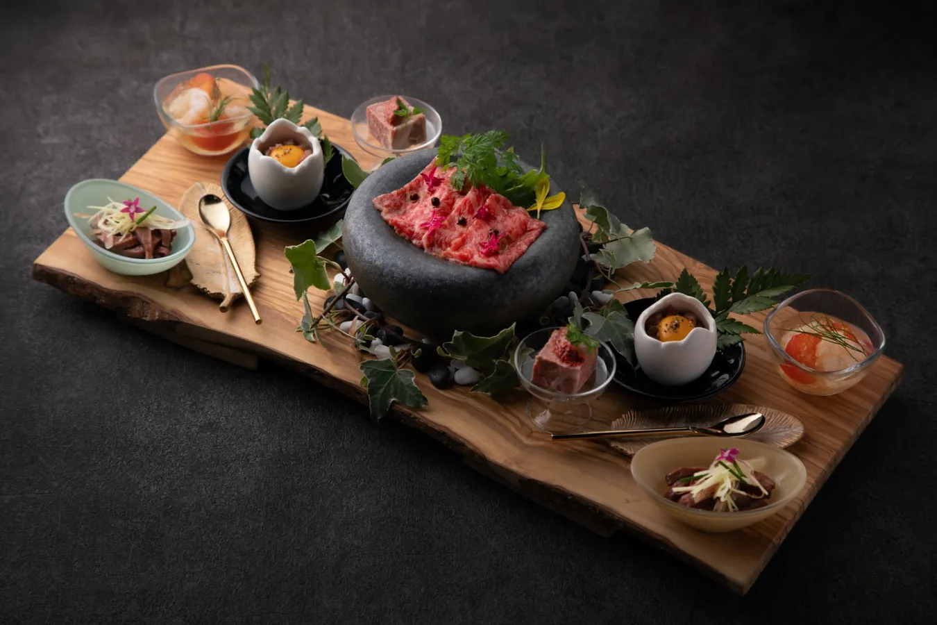 ▲「山形県直送　山形牛使用　シャルキュトリーの生肉前菜」