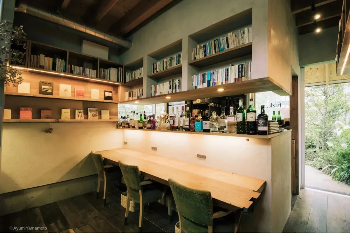 “会話NG”のブックカフェなどを巡る。本好きのための「下北沢」一人散歩コース