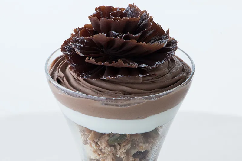 まるで花びらみたいな芸術的チョコパフェも！自分ご褒美にしたいチョコレートスイーツまとめ