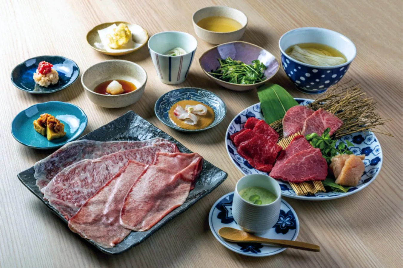 だしで食べる焼肉も！「肉やきとだしと博多うどん 中目黒はし田」オープン