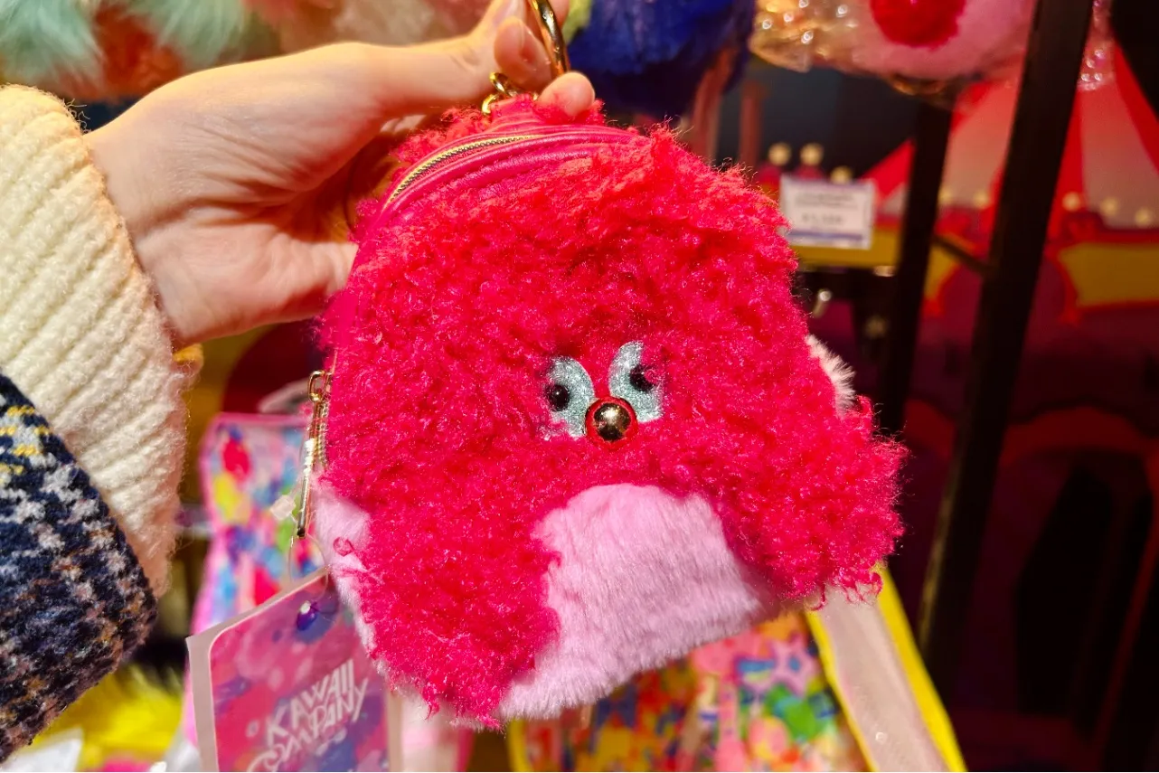 ▲シュールでカワイイ「Charmy Monster Pouch Friend 3 By KAWAII COMPANY（HOT PINK＆PINK）」（4,180円）