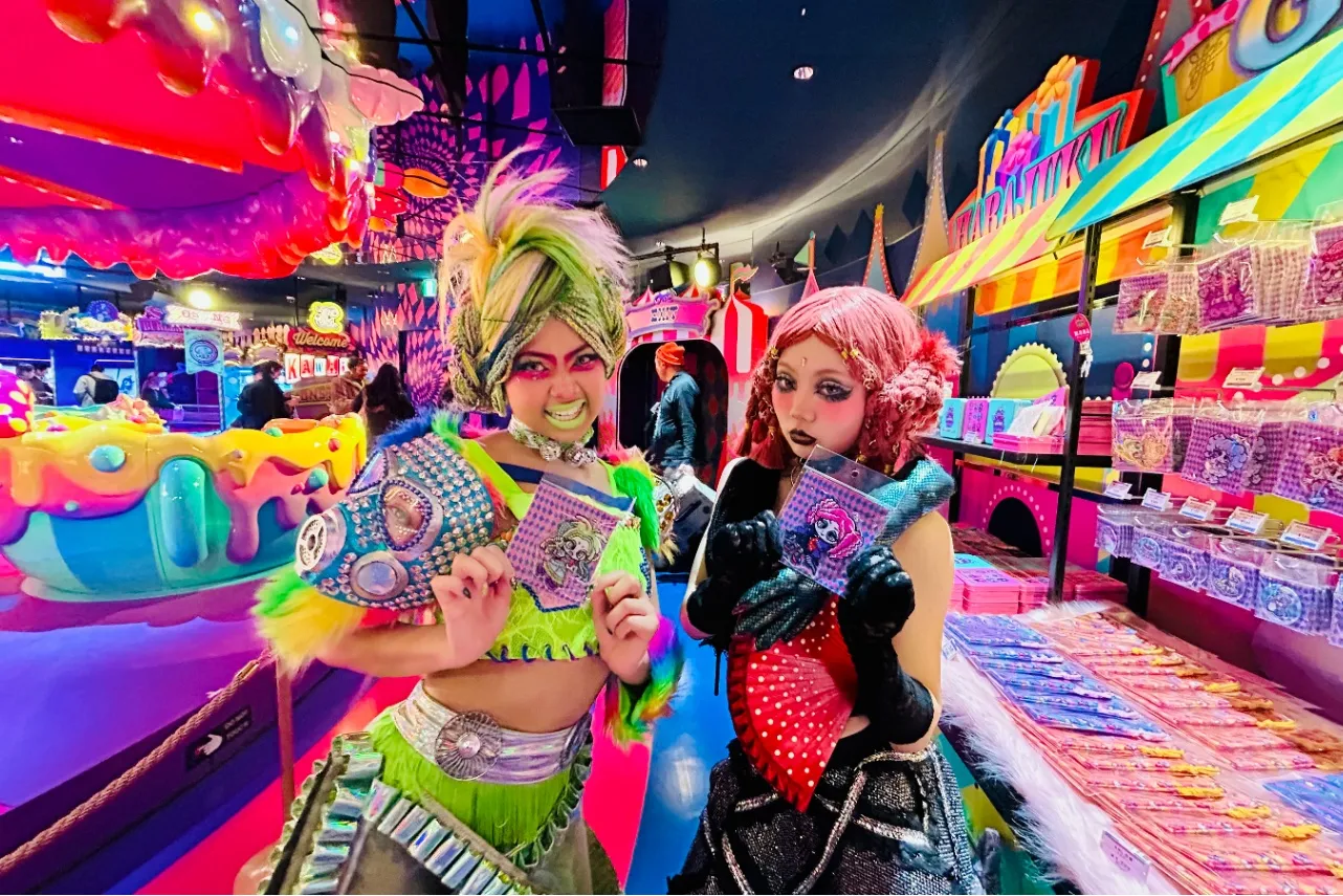 ▲左から、きまぐれでレインボーな「Crazy（クレイジー）」とクールで小悪魔な「Natty（ナッティー）」