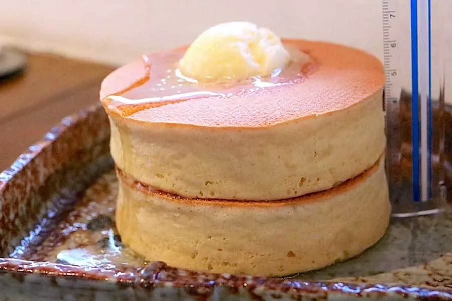 バターが蕩ける厚さ5cmの極厚ホットケーキを堪能♪話題のカフェ「ペドラブランカ」で贅沢スイーツタイム