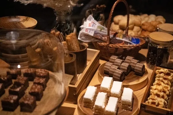 スイーツバイキングを楽しめる！夜カフェ「charcoal」三軒茶屋にオープン