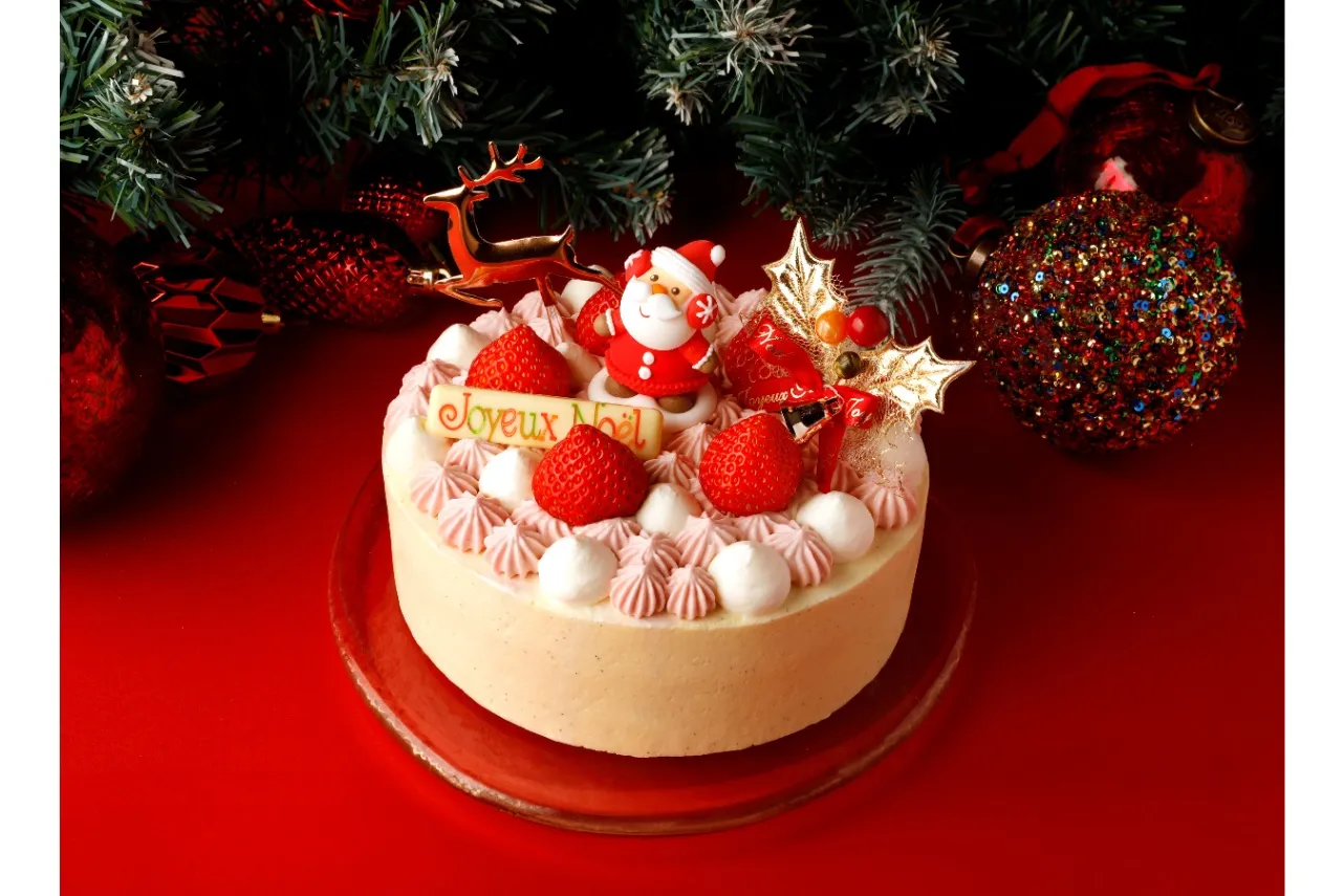 クリスマスケーキサンタと一緒ホールケーキ 洋菓子店「クリオロ」の24年クリスマスケーキ！サンタを飾った