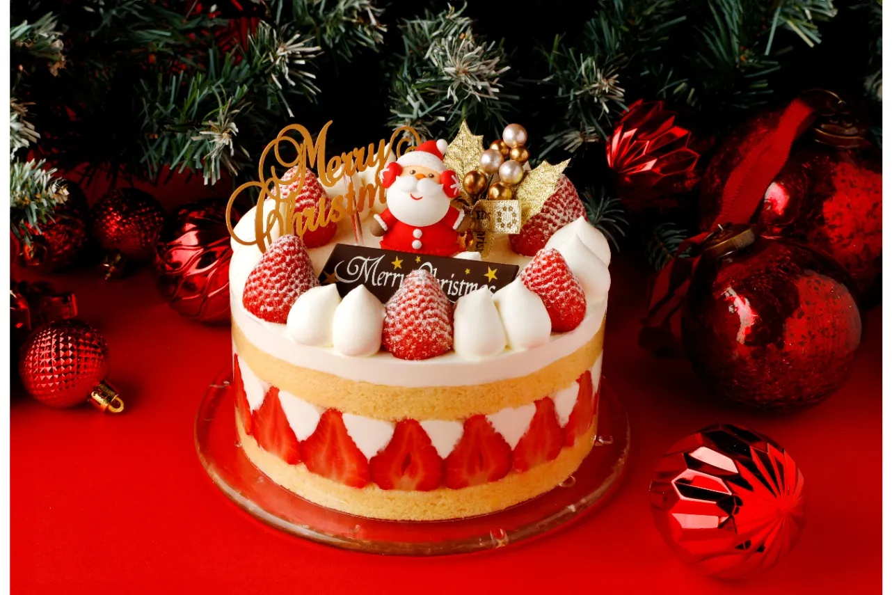 クリスマスケーキサンタと一緒ホールケーキ 洋菓子店「クリオロ」の24年クリスマスケーキ！サンタを飾った