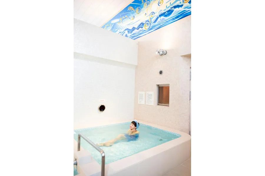 ※撮影のため特別にバスタオルで入浴しています