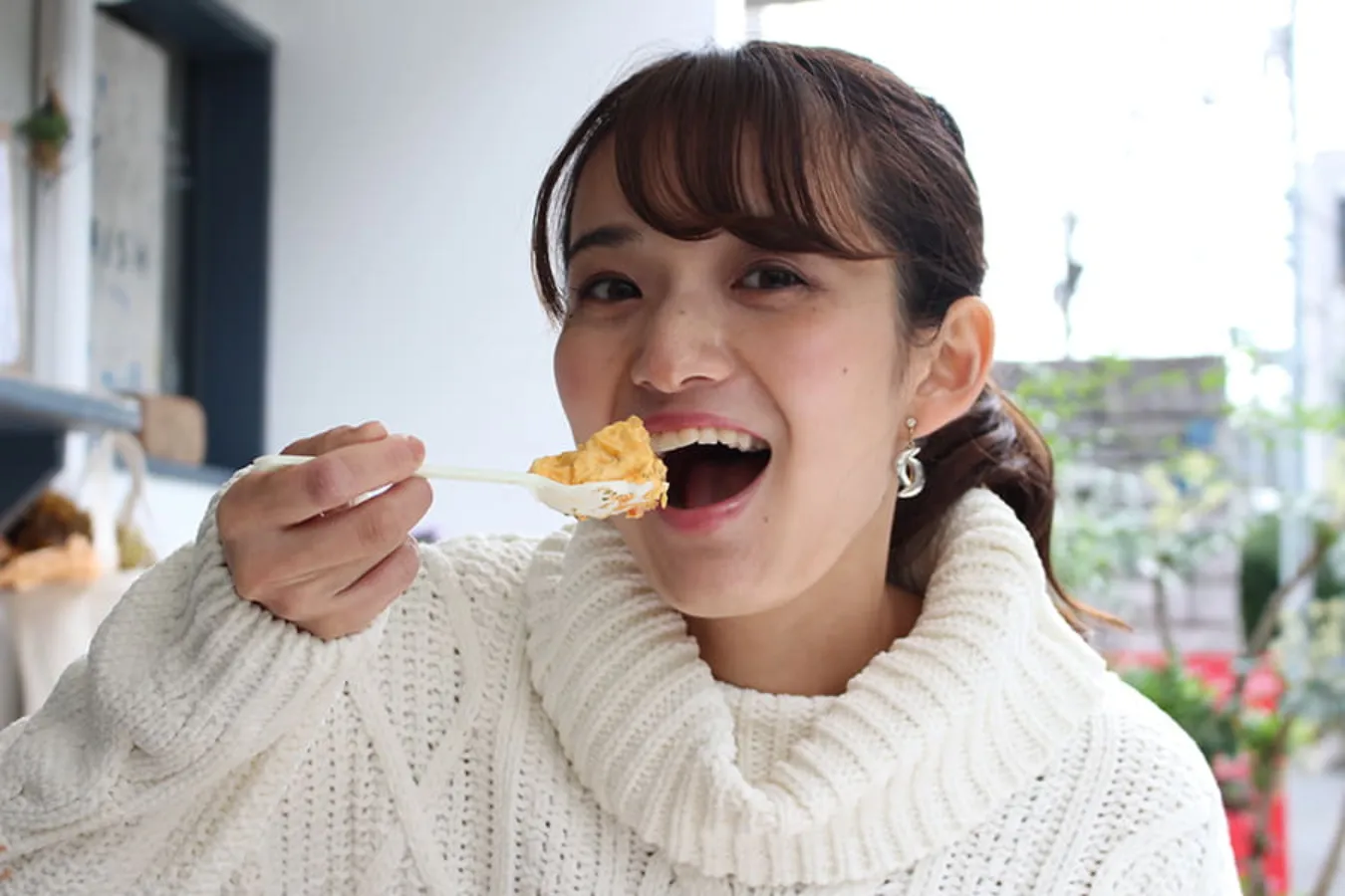 「オムライスは飲み物！？」ふ～わふわの卵に包まれた“絶品オムライス”に女子みんなが夢中だった♪_1052653