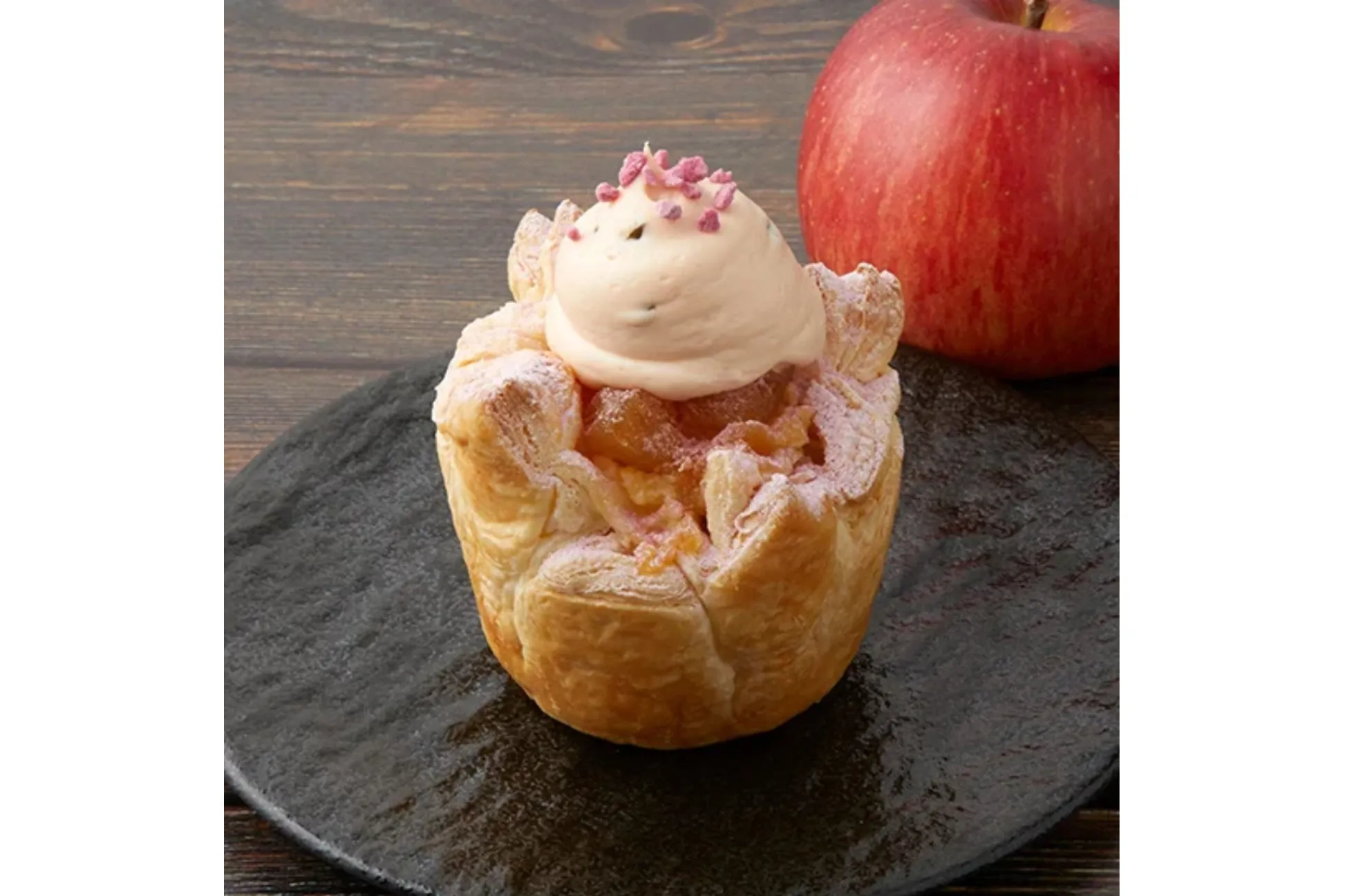 焼きたてアップルパイ専門店「パイマニア」“桜クリーム”の春限定パイが登場