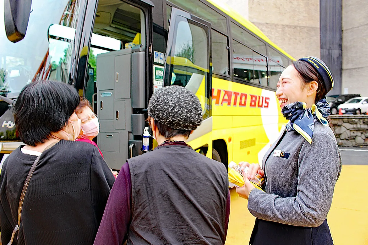 はとバス看板ガイドの仕事現場に密着！その“おもてなし”の真髄とは？