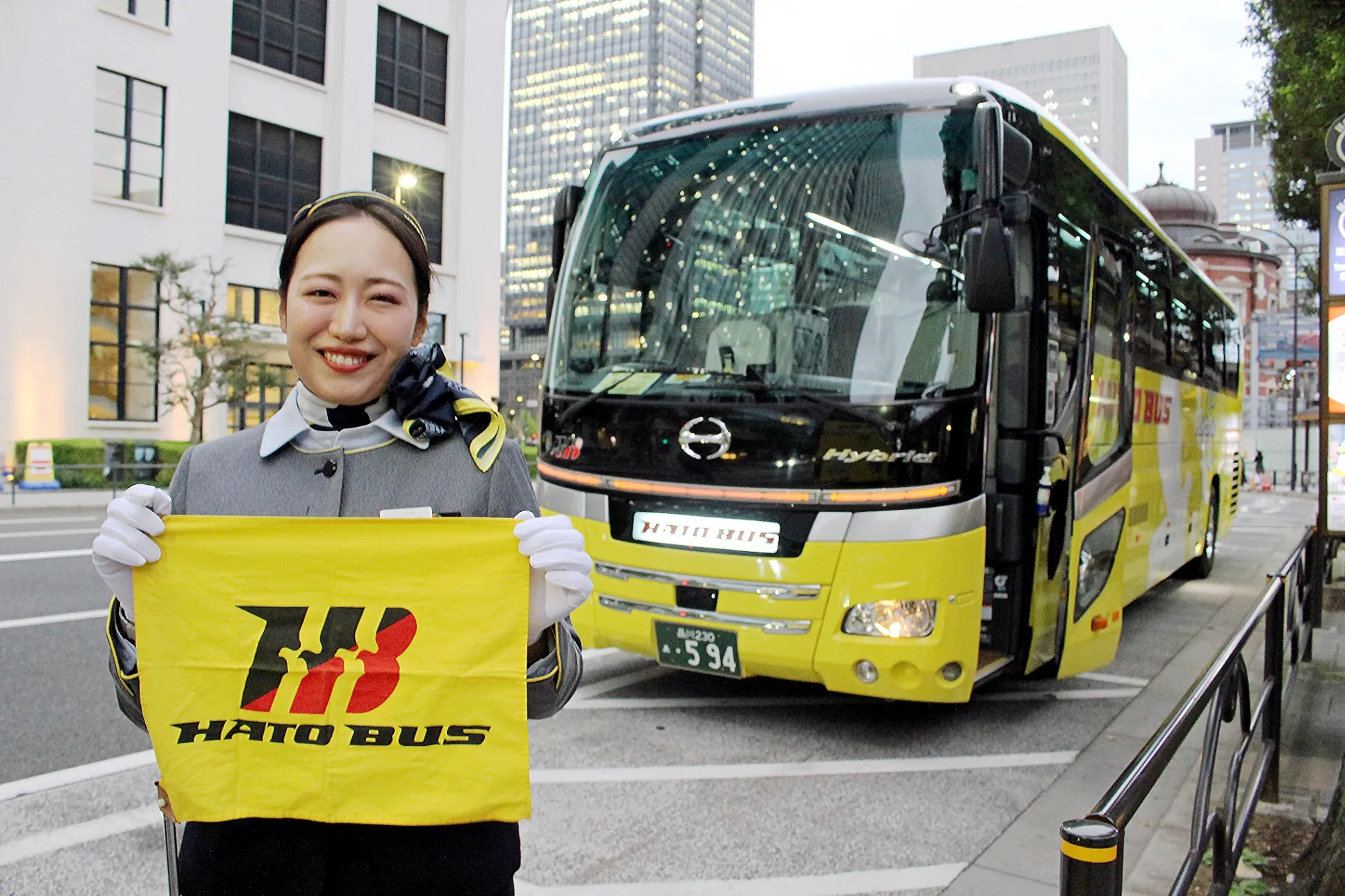 バスガイドさん教本まとめ売り はとバス看板ガイドの仕事現場に密着！その“おもてなし”の真髄とは？