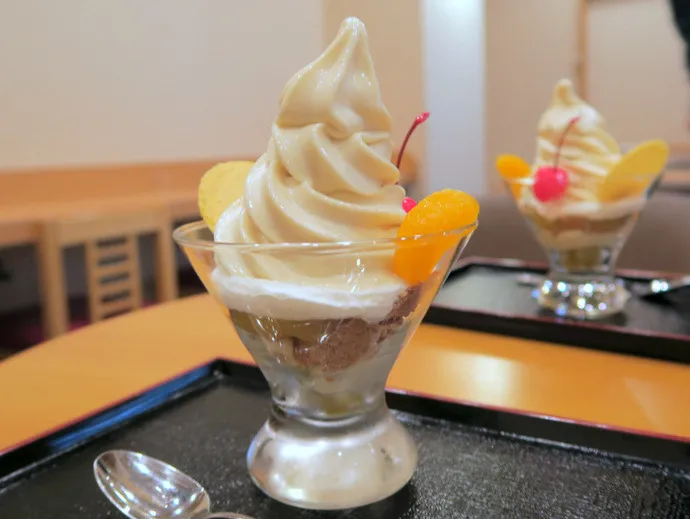 舟和のカフェにある「芋ようかんソフトパフェ」を知ってるかい？