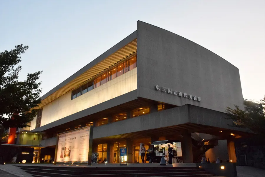 大人女子の夏デートを格上げ！東京国立近代美術館の「ナイトミュージアム」で夏の夜を満喫！