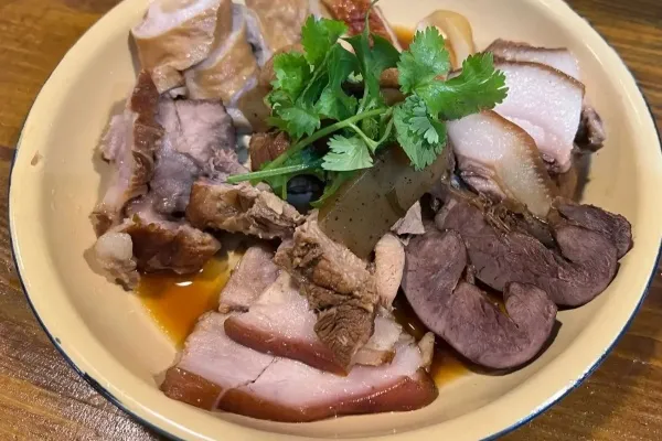 ガチ中華×せんべろ！300円から料理を楽しめる注目店「酒仙坊」がオープン