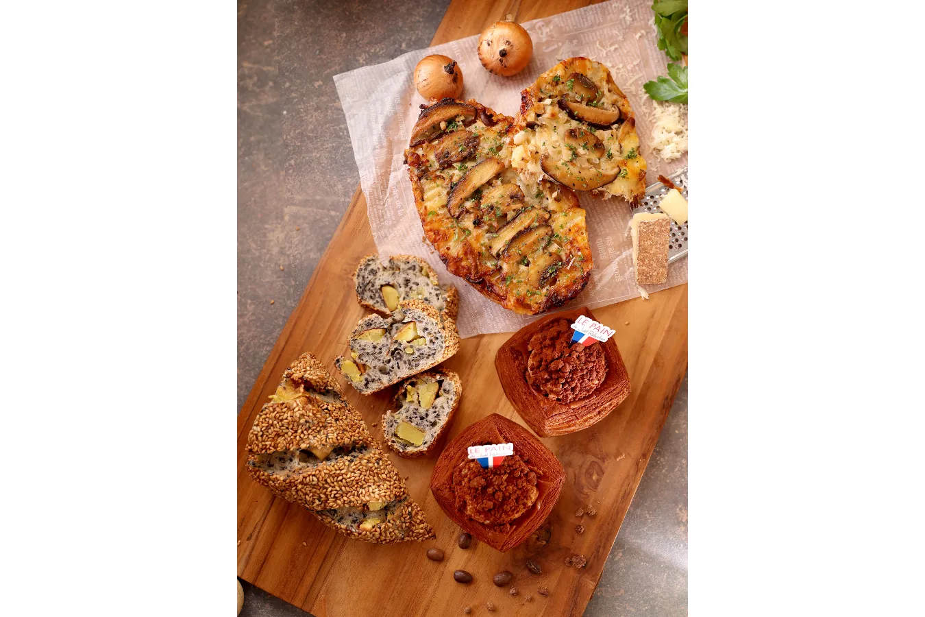 旬の味覚たっぷり！ジョエル・ロブションの秋限定の新作パンが登場_556116