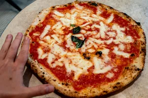 【恵比寿】巨大なピッツァに驚き！ナポリで150年以上愛される名店「ダ ミケーレ」