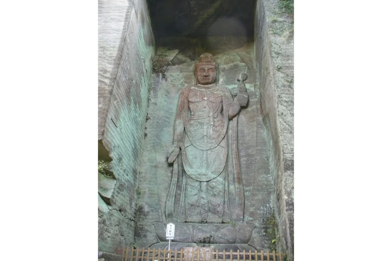 ▲百尺観音（写真提供：鋸南町）