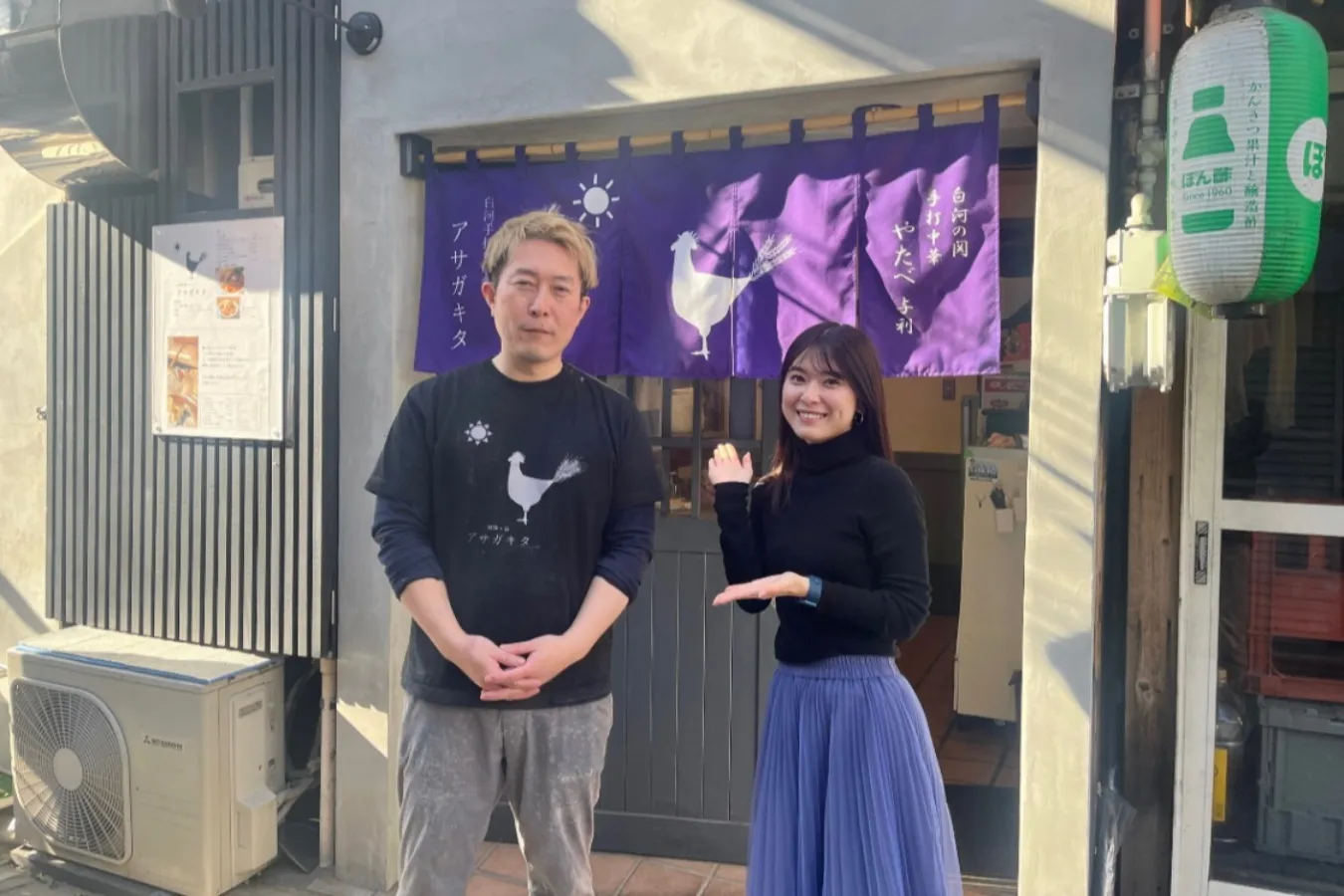 ▲店主の小山泰幸さん（左）、筆者（右）