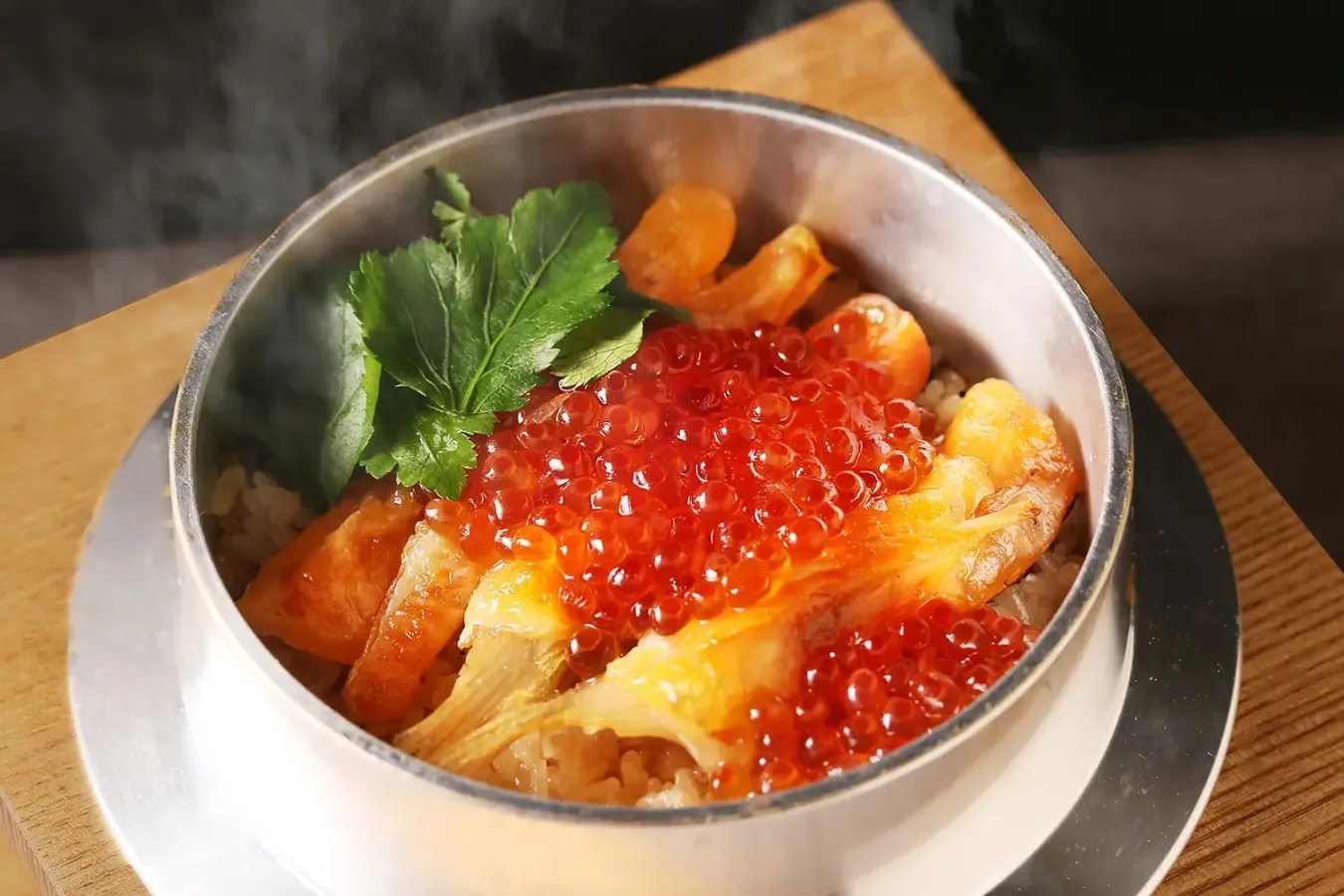 ▲「炙り鮭ハラスといくらの釜飯」