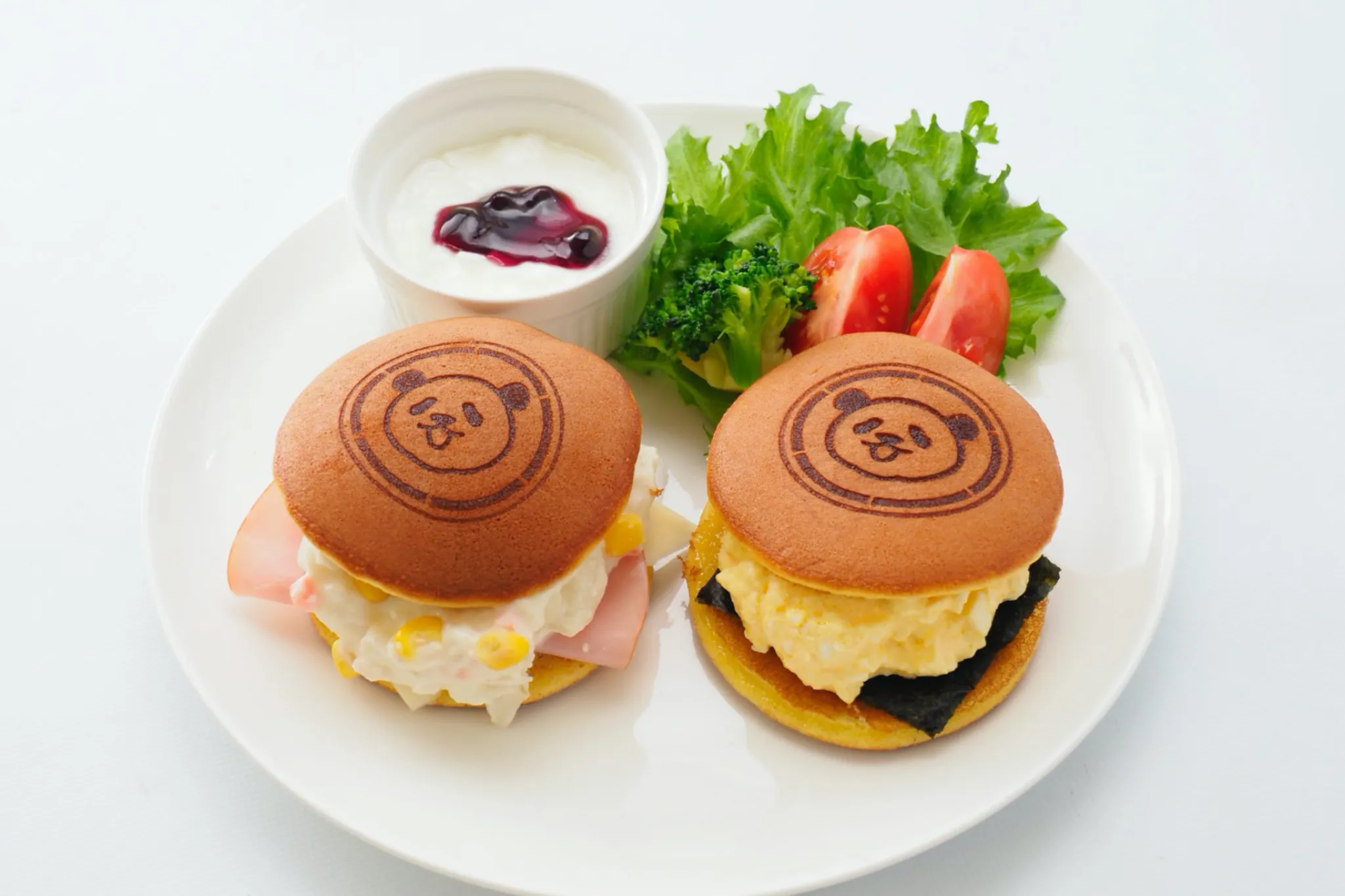 パンダを満喫できるカフェが松坂屋上野店にオープン。パンダの写真展示も