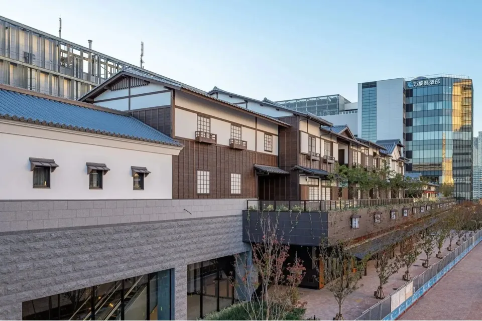 豊洲市場の隣に「豊洲 千客万来」オープン！海鮮などの市場グルメ、温泉が集まる新名所