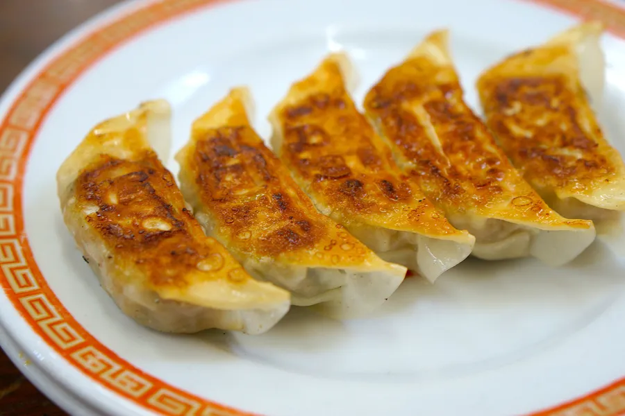 下町・亀戸で「餃子ランチデート」！レトロ感が楽しい老舗店でエンドレス餃子してみた！