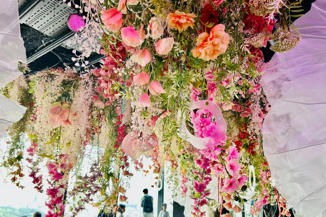 ▲「Flowing Flowers」展示の様子