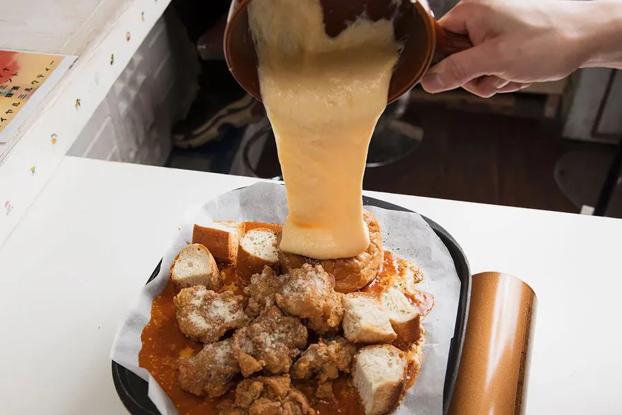 「パネチキン」半端ねぇ！！とろ～りチーズが滝のように流れる韓国グルメはNEXTブームの予感！