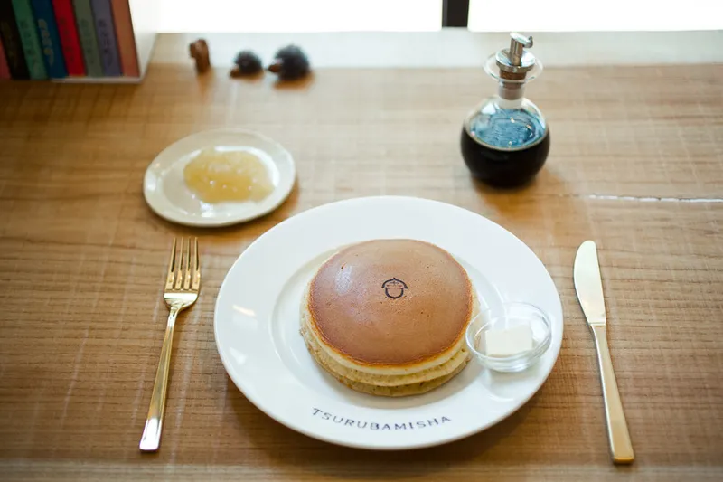 「ホットケーキ つるばみ舎」でほおばる、黄金色のホットケーキ【スイーツ連載】