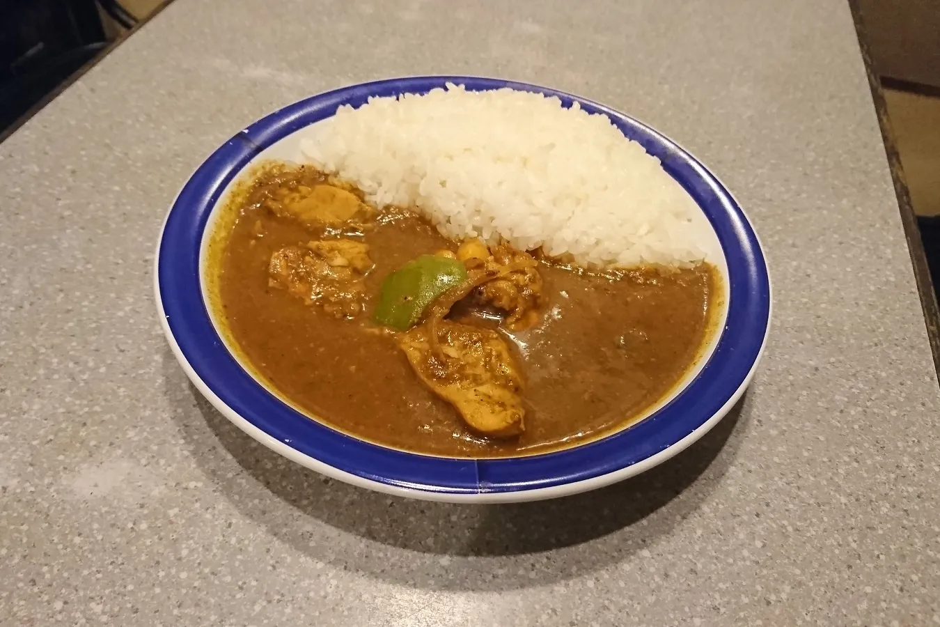 ▲チキンカリー