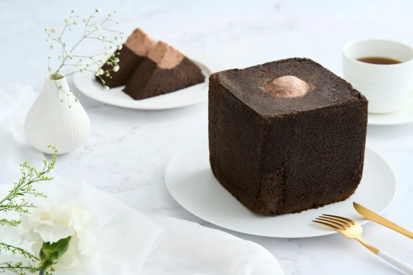 ▲「カカオシフォンケーキ（ホール）」