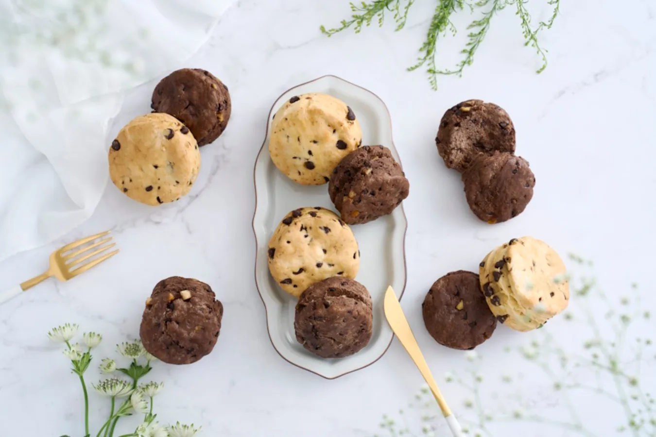 ▲「スコーン（チョコチップ／チョコチップ×オレンジピールダイス）」